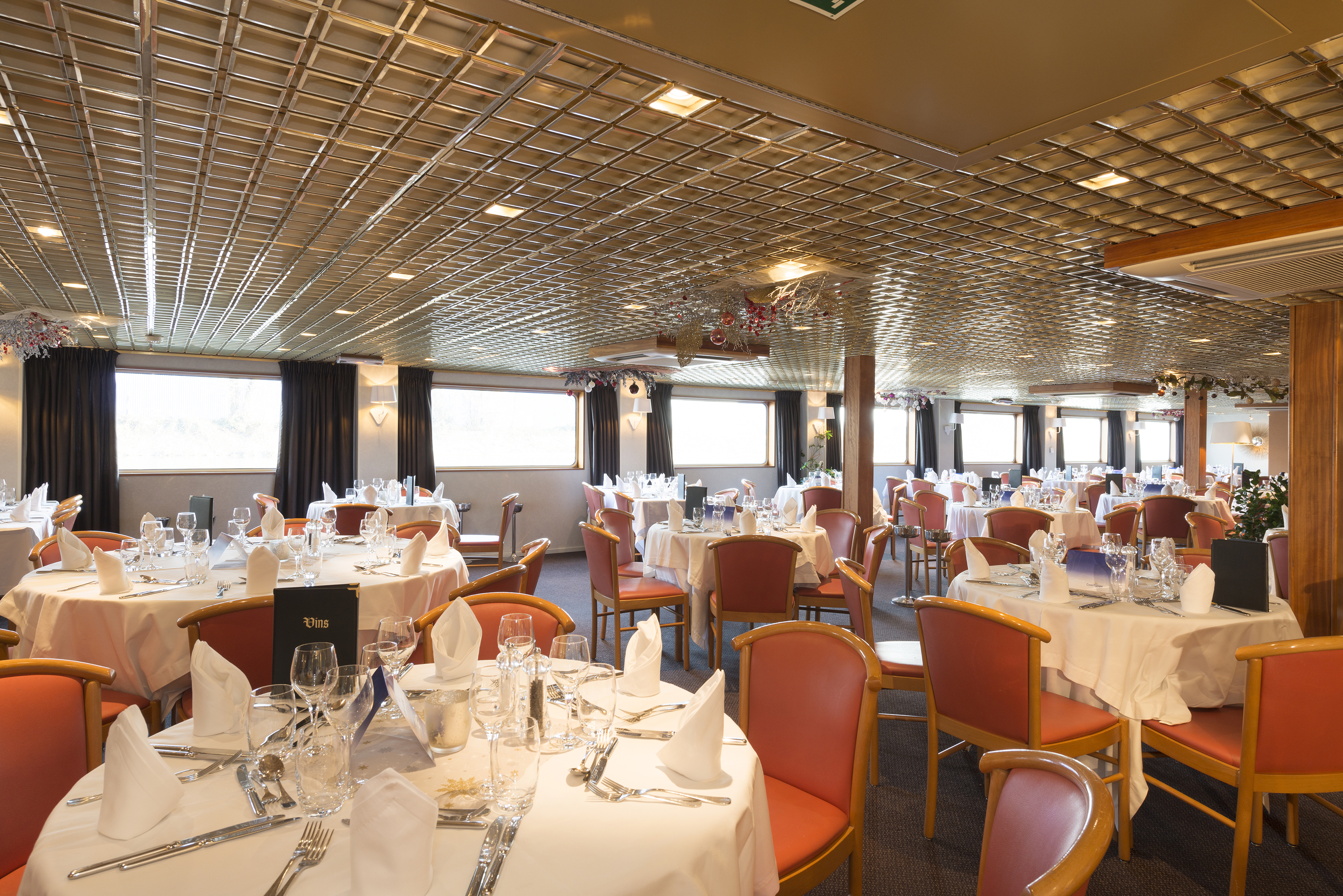CroisiEurope MS Europe Restaurant 2.jpg
